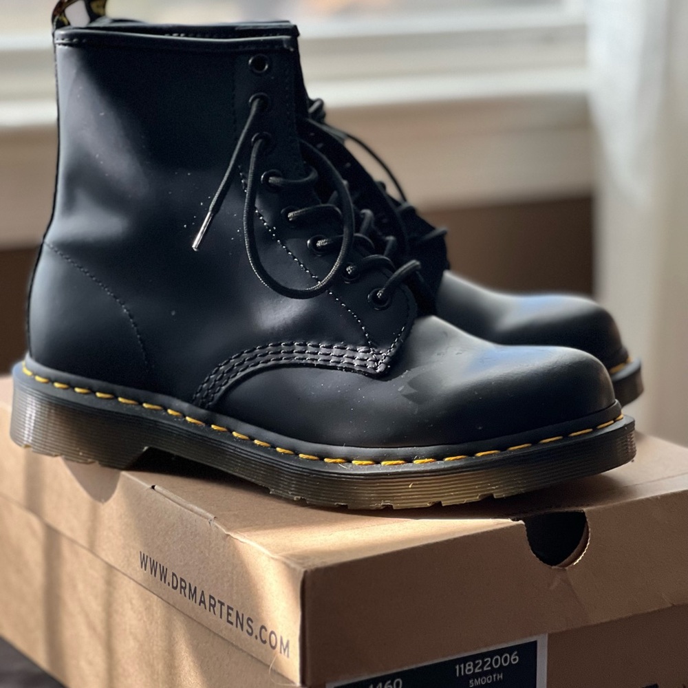 Women’s standard fit Dr. Marten combat Boot in Smooth Black 8